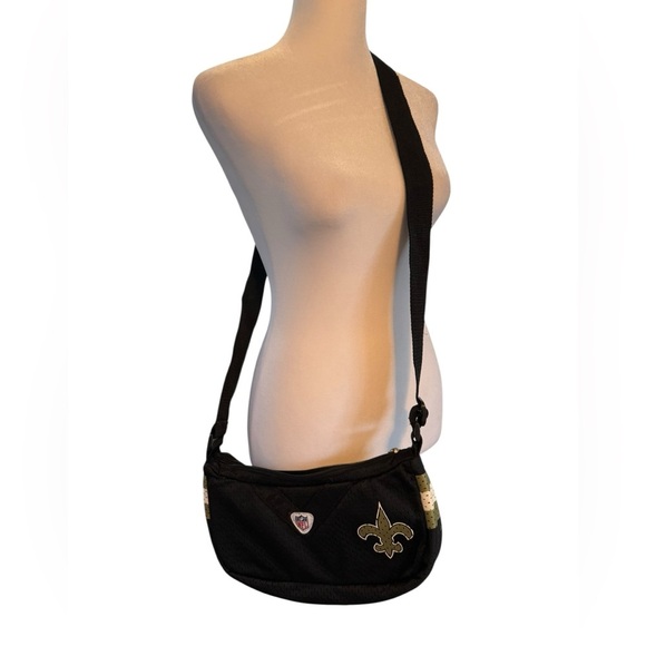 NFL New Orleans Saints Jersey  Crossbody purse  with adjustable strap NWOT - Picture 1 of 9